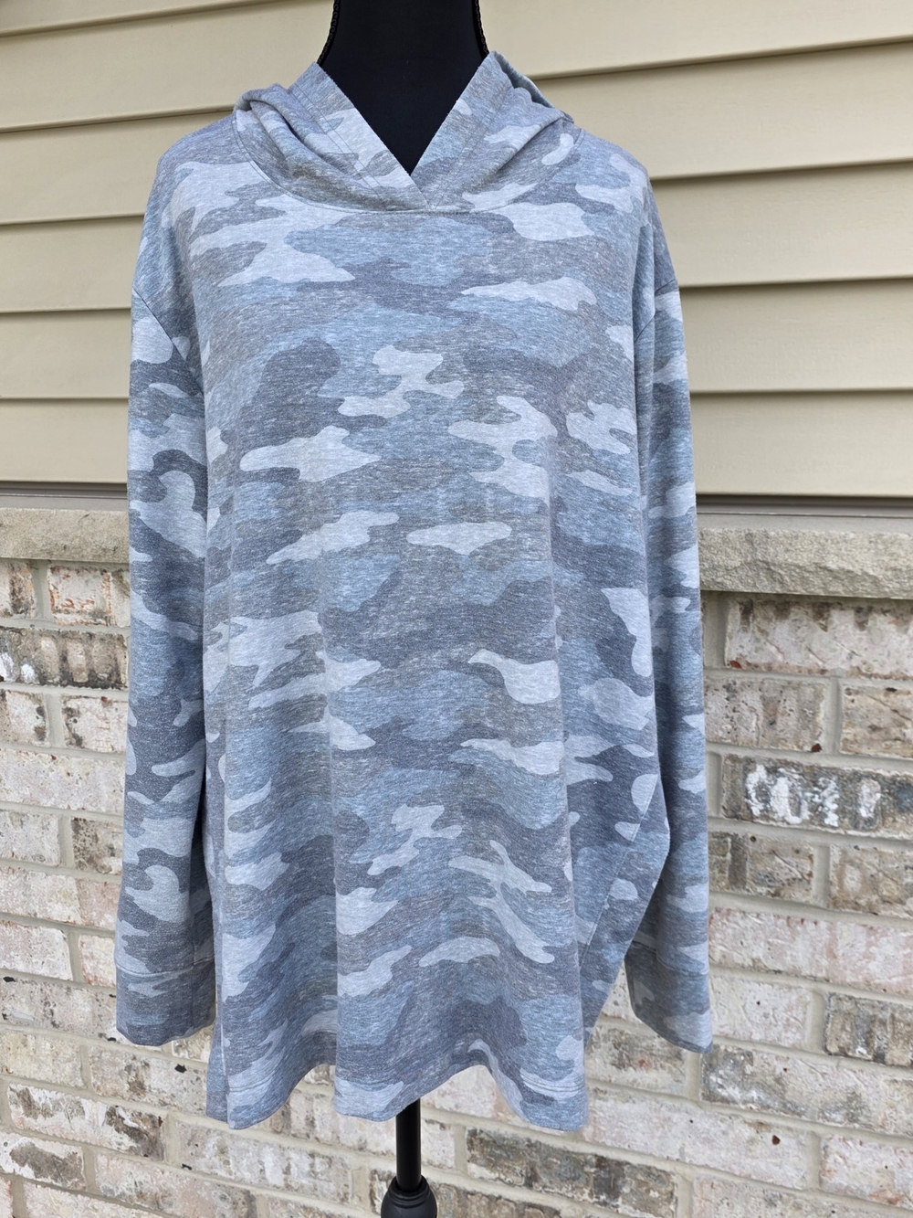 a:glow Maternity Nursing Gray Camo Hooded Tunic Top Size Large